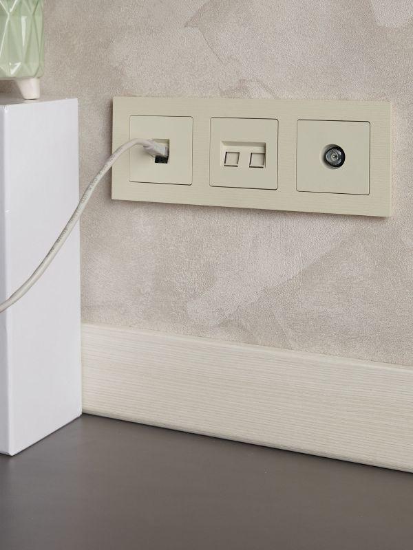 Розетка компьютерная двойн. СП RJ45 кат.5E BRITE РК10-2-БрКр механизм беж. IEK BR-K20-1-K10