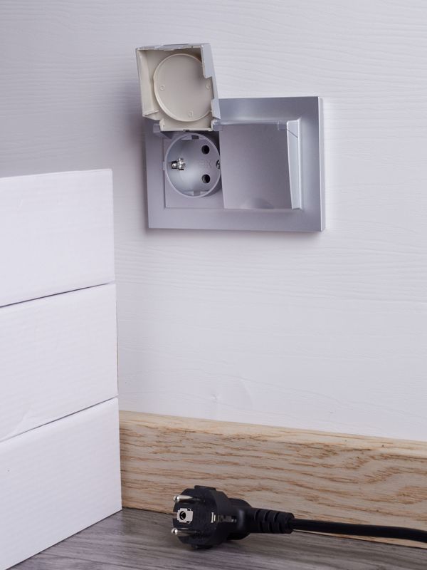 Розетка 2-м СП BRITE РСбш12-3-44-БрА 16А в сборе IP44 с крышкой алюм. IEK BR-R26-16-44-K47-F