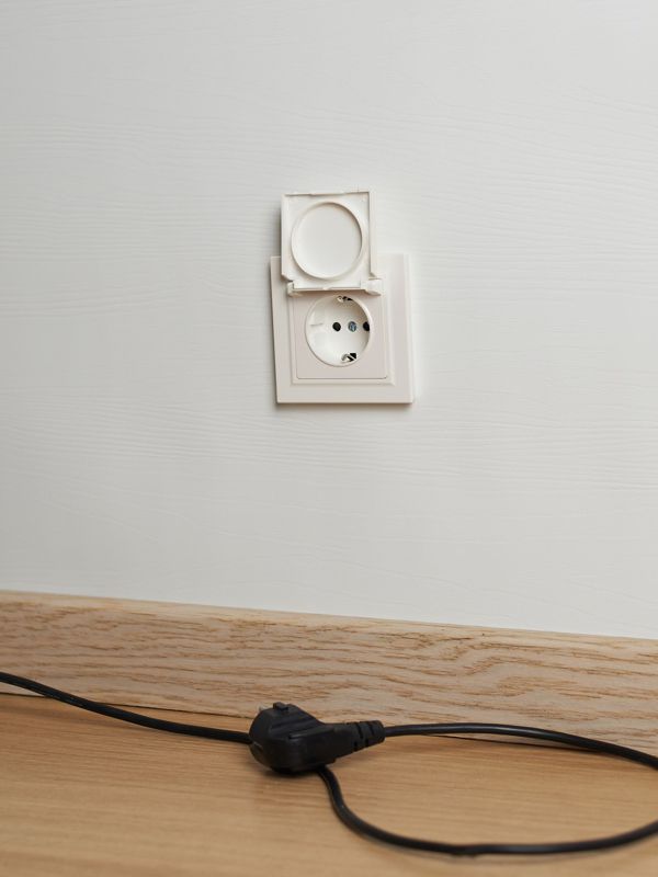 Розетка BRITE РСбш10-3-БрЖ 16А IP20 с заземл. защ. шторки с крышкой механизм жемчуж. IEK BR-R16-16-K36