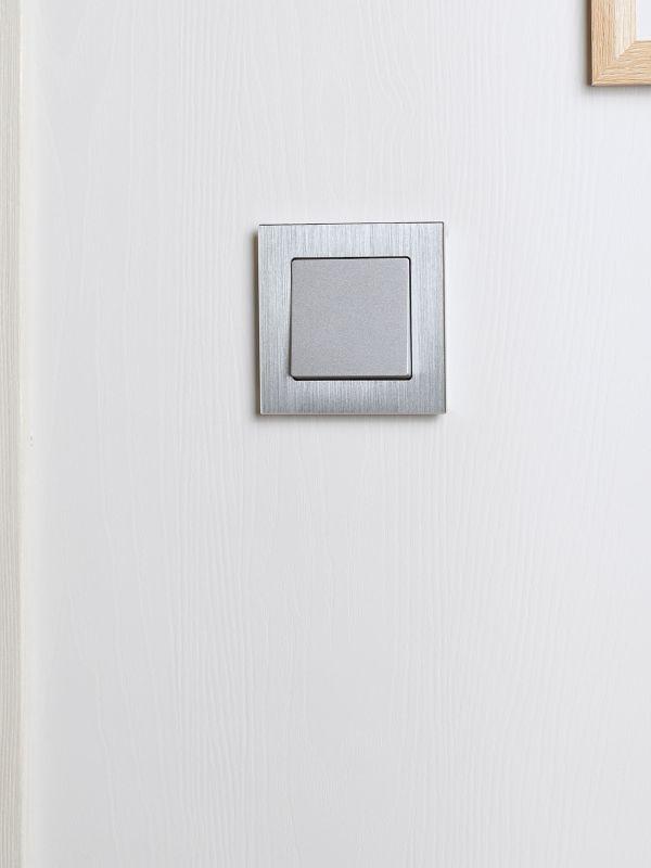 Рамка 1-м BRITE РУ-1-1-БрА металл алюм. IEK BR-M12-M-K47