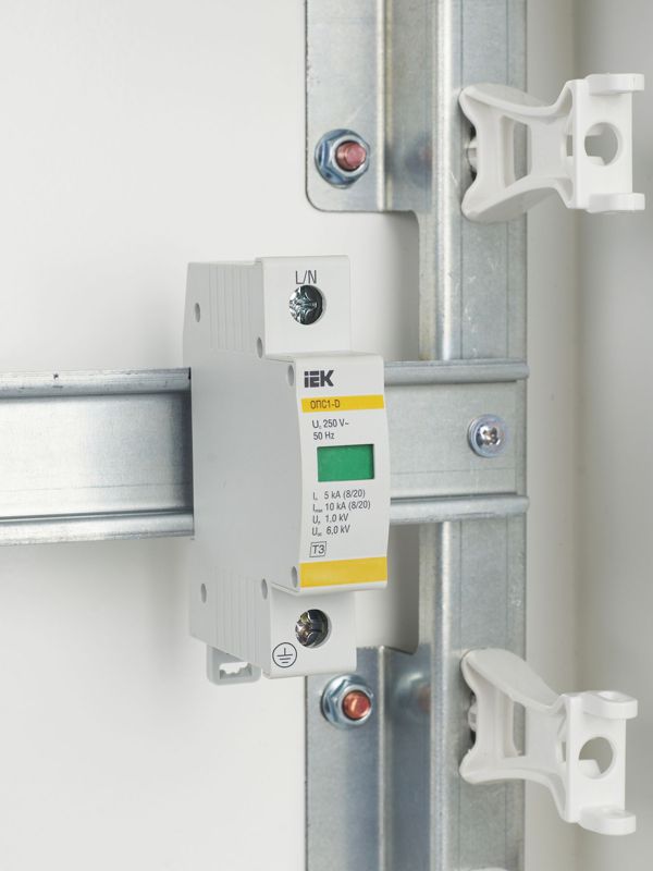 Ограничитель перенапряжения ОПС1-D 1P KARAT IEK MOP20-1-D