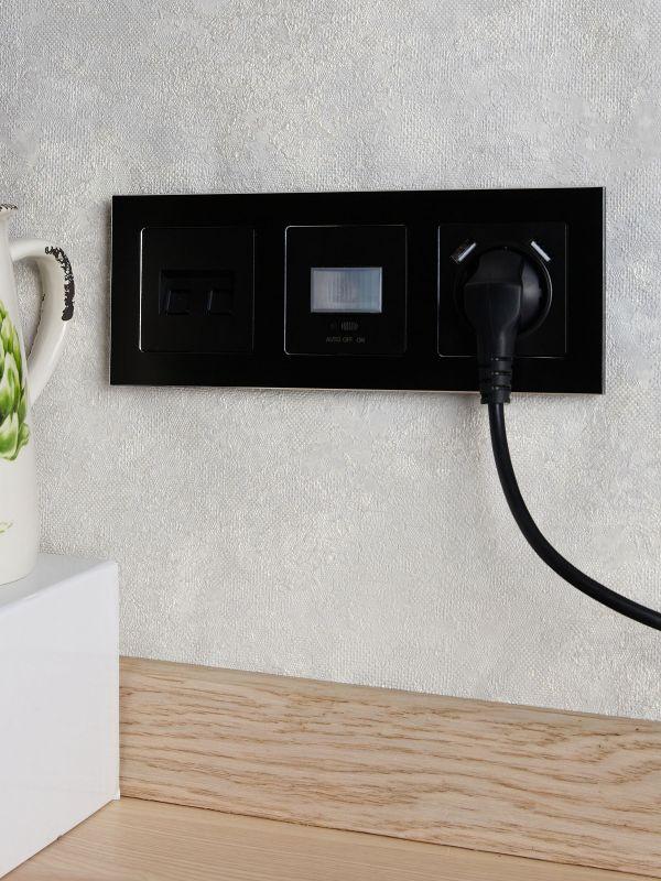 Рамка 3-м BRITE РУ-3-1-БрЧ металл черн. IEK BR-M32-M-K02