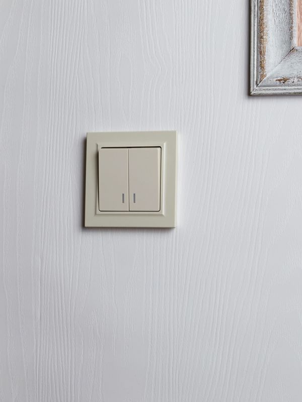Выключатель 2-кл. СП BRITE ВС10-2-1-БрКр 10А с индик. механизм беж. IEK BR-V20-1-10-K10