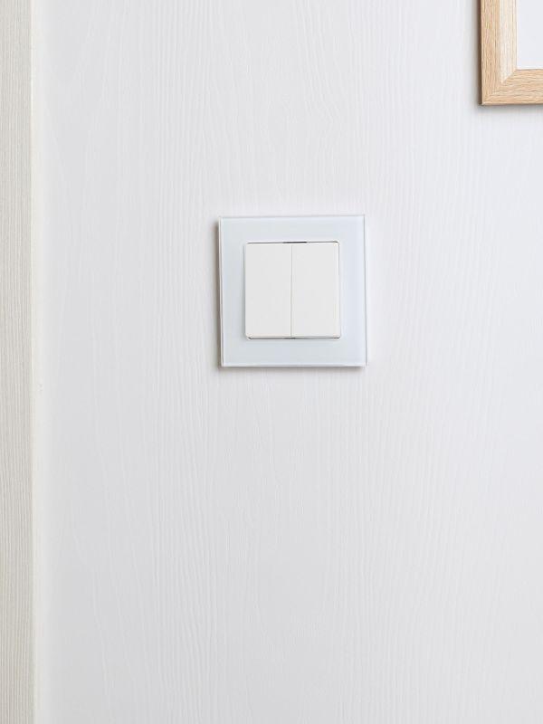 Рамка 1-м BRITE РУ-1-2-БрБ стекло бел. IEK BR-M12-G-K01