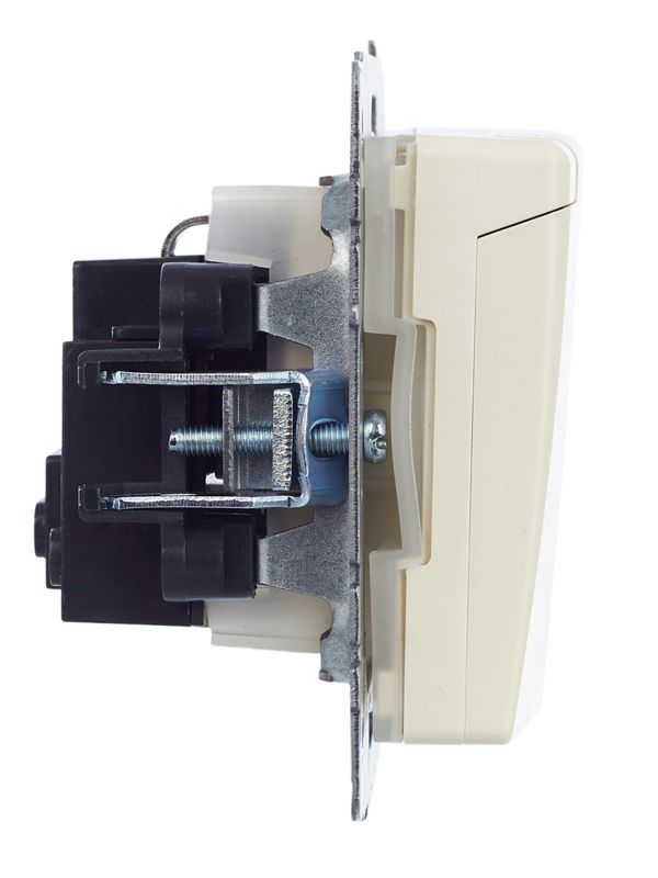 Розетка BRITE РСбш10-3-44-БрКр 16А IP44 с заземл. защ. шторки с крышкой механизм беж. IEK BR-R16-16-44-K10