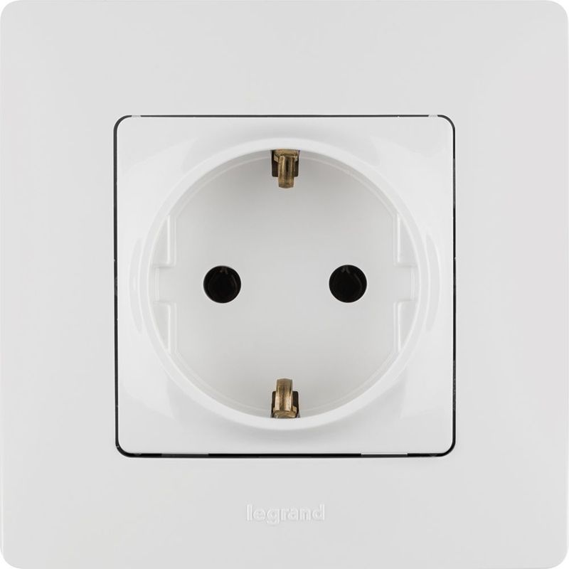 Розетка 1-м СП Etika 16А IP20 250В 2P+E с заземл. немецк. стандарт винтов. клеммы механизм бел. IEK 672221