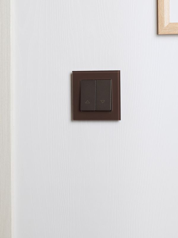 Рамка 1-м BRITE РУ-1-2-БрТБ стекло темн. бронза IEK BR-M12-G-K45