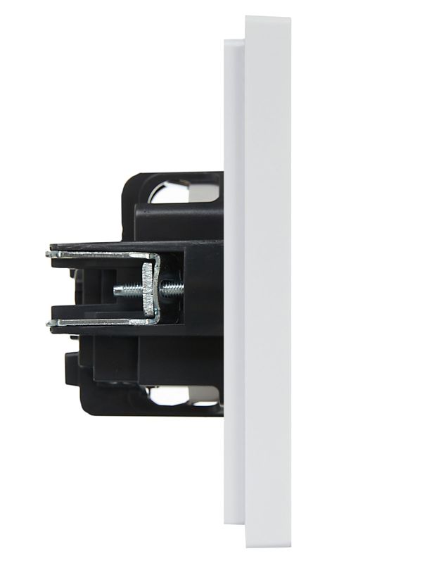Розетка СП FORTE&PIANO FP215 16А с заземл. защ. шторки винт. крепл. бел. IEK FP-R14-16-K01