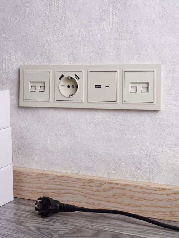 Розетка BRITE USB A+C 18Вт РЮ11-1-БрКр механизм беж. IEK BR-U22-018-K10