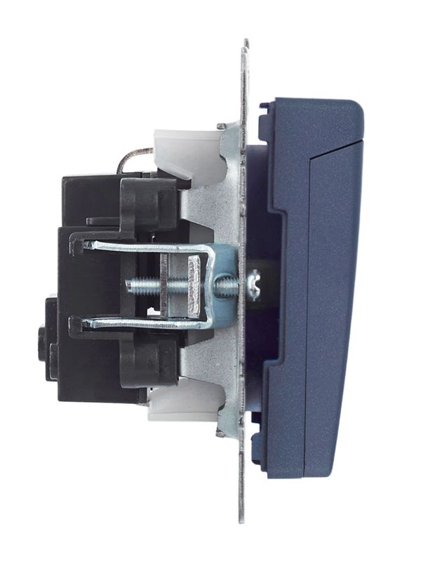 Розетка BRITE РСбш10-3-БрМ 16А IP20 с заземл. защ. шторки с крышкой механизм маренго IEK BR-R16-16-K35