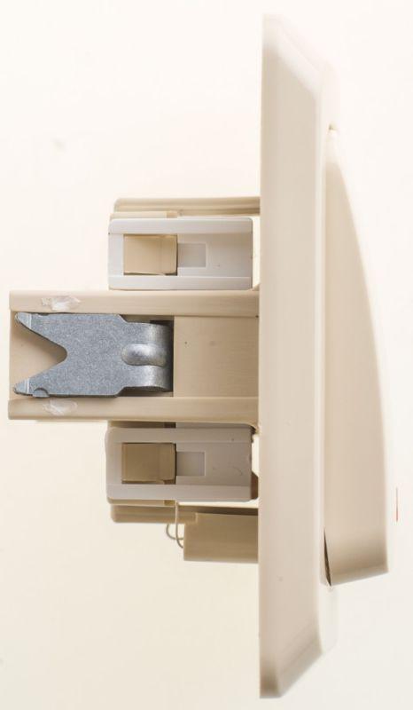 Выключатель кнопочный 1-кл. СП Этюд 10А IP20 с подсветкой с самовозвратом крем. SE KC10-002K