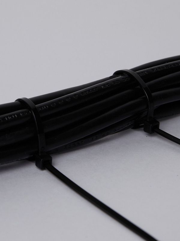 Хомут кабельный 3.6х200 нейл. черн. (уп.100шт) IEK UHH32-D036-200-100