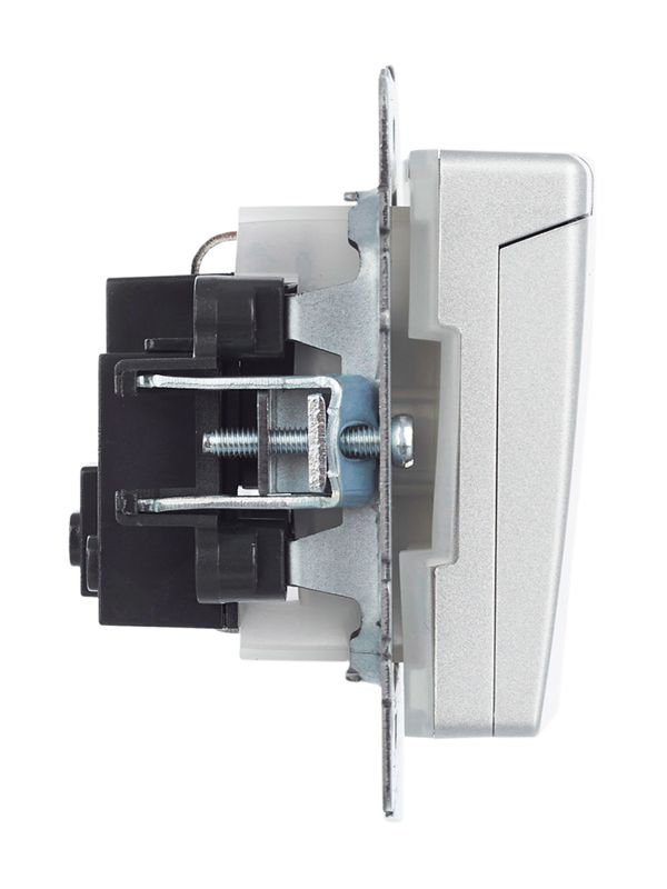 Розетка BRITE РСбш10-3-44-БрА 16А IP44 с заземл. защ. шторки с крышкой механизм алюм. IEK BR-R16-16-44-K47
