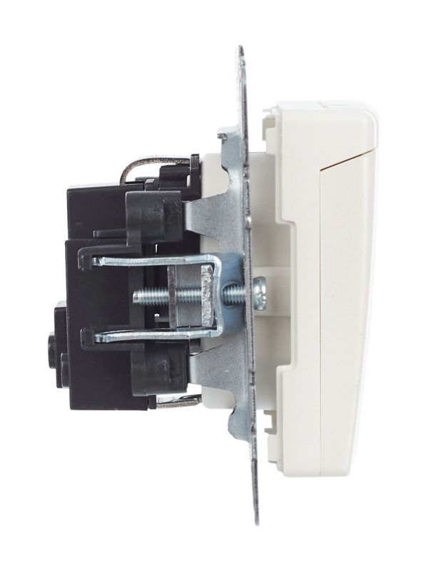 Розетка BRITE РСбш10-3-БрЖ 16А IP20 с заземл. защ. шторки с крышкой механизм жемчуж. IEK BR-R16-16-K36