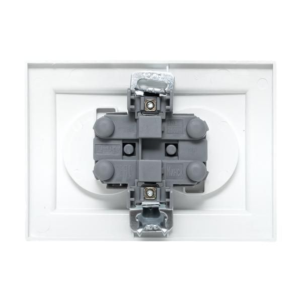 Розетка 2-м СП Минск 10А IP20 без заземл. защ. шторки бел. Basic EKF ERR10-102-100