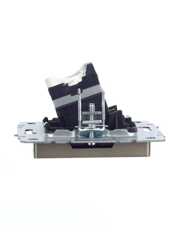 Розетка компьютерная СП RJ45 кат.5E BRITE РК10-БрШ механизм шампань IEK BR-K10-1-K37