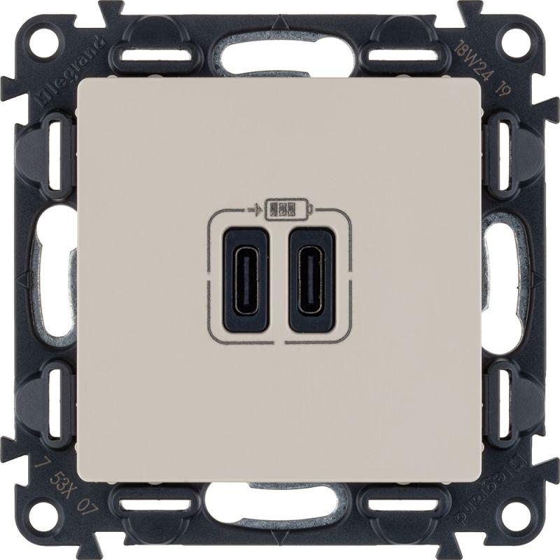 Устройство зарядное Valena Life с 2-мя USB-разъемами тип C-тип C 240В/5В 3000мА с лиц. панелью сл. кость Leg 753207