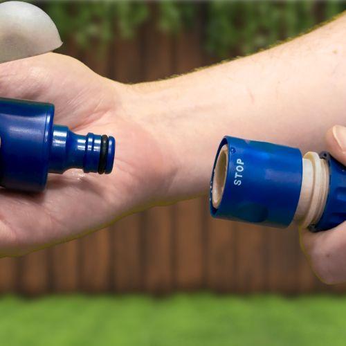 Комплект для полива (пистолет-распылитель штуцер коннектор коннектор с аквастопом) для 1/2 и 3/4 (1/12) Green Apple Б0017786