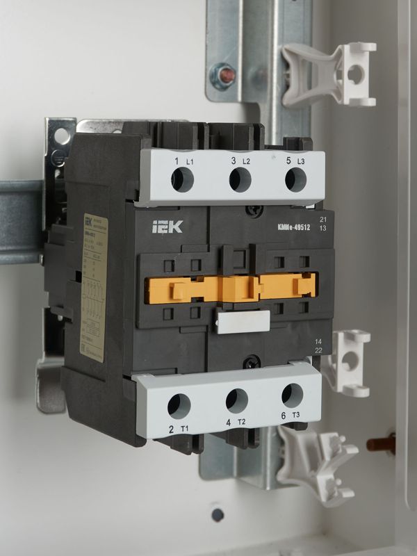 Контактор КМИе-49512 95А 230В/АС3 1НО 1НЗ GENERICA KKME41-095-230-11
