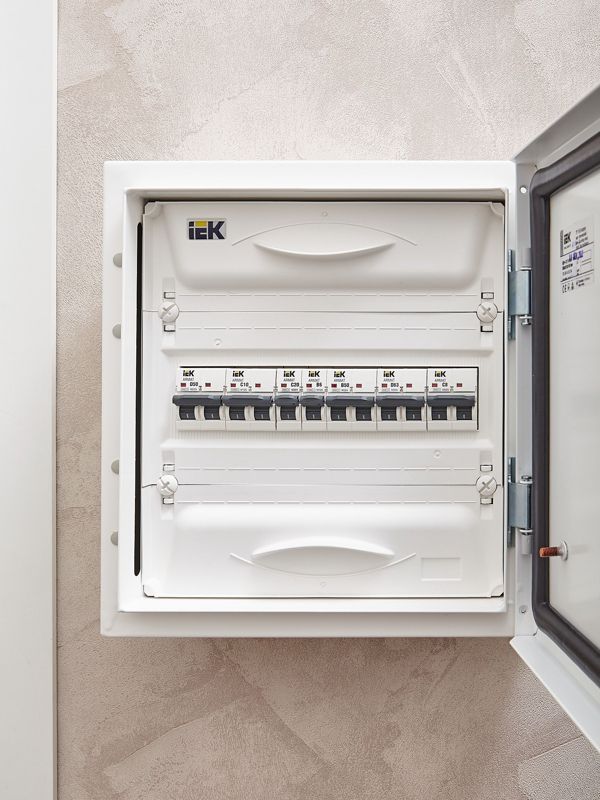 Выключатель автоматический модульный 1п C 20А M06N ARMAT IEK AR-M06N-1-C020