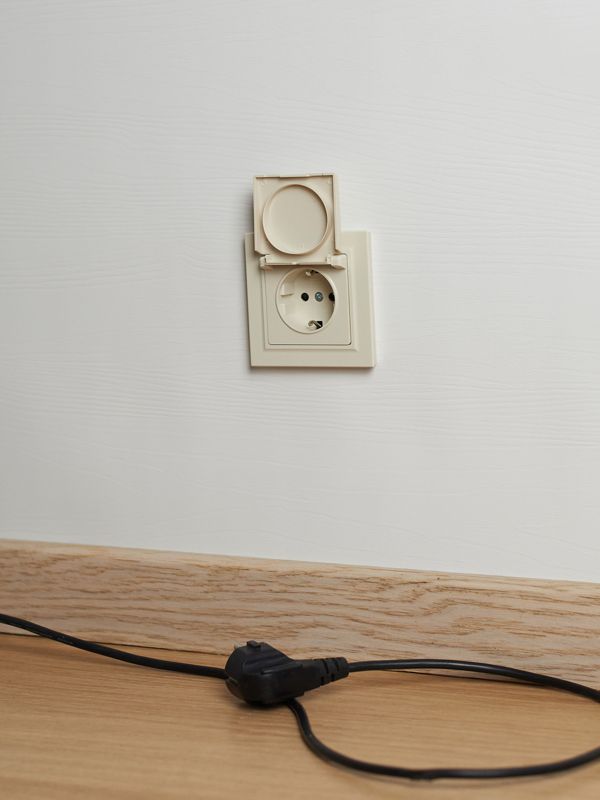 Розетка BRITE РСбш10-3-44-БрКр 16А IP44 с заземл. защ. шторки с крышкой механизм беж. IEK BR-R16-16-44-K10
