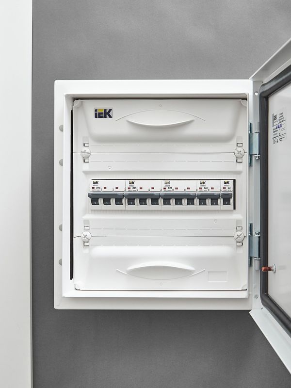 Выключатель автоматический модульный 3п C 25А M06N ARMAT IEK AR-M06N-3-C025