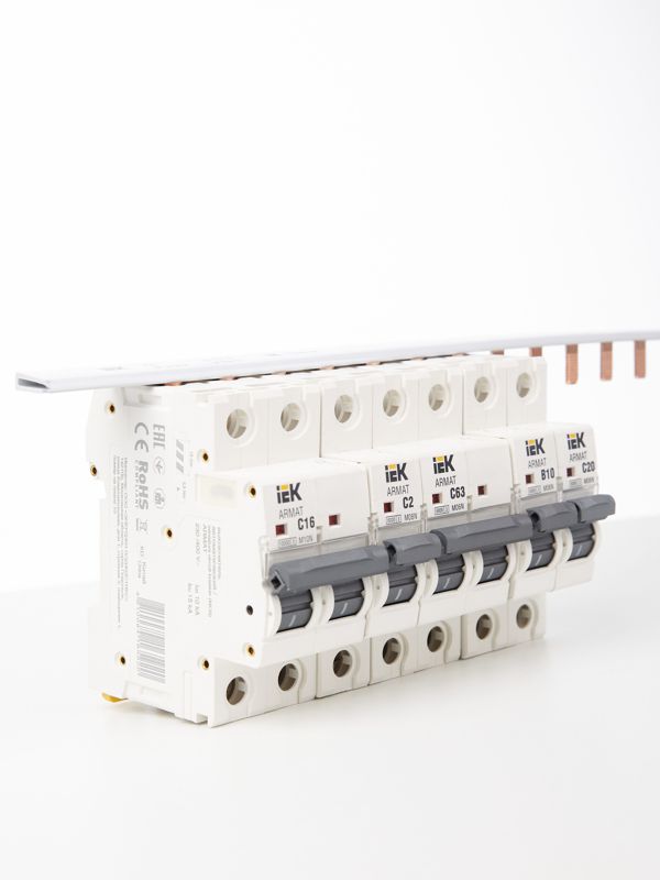Шина соединительная PIN 3п 100А (дл.1м) IEK YNS21-3-100