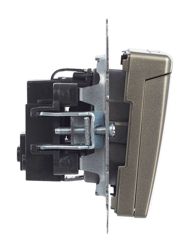 Розетка BRITE РСбш10-3-БрШ 16А IP20 с заземл. защ. шторки с крышкой механизм шампань IEK BR-R16-16-K37