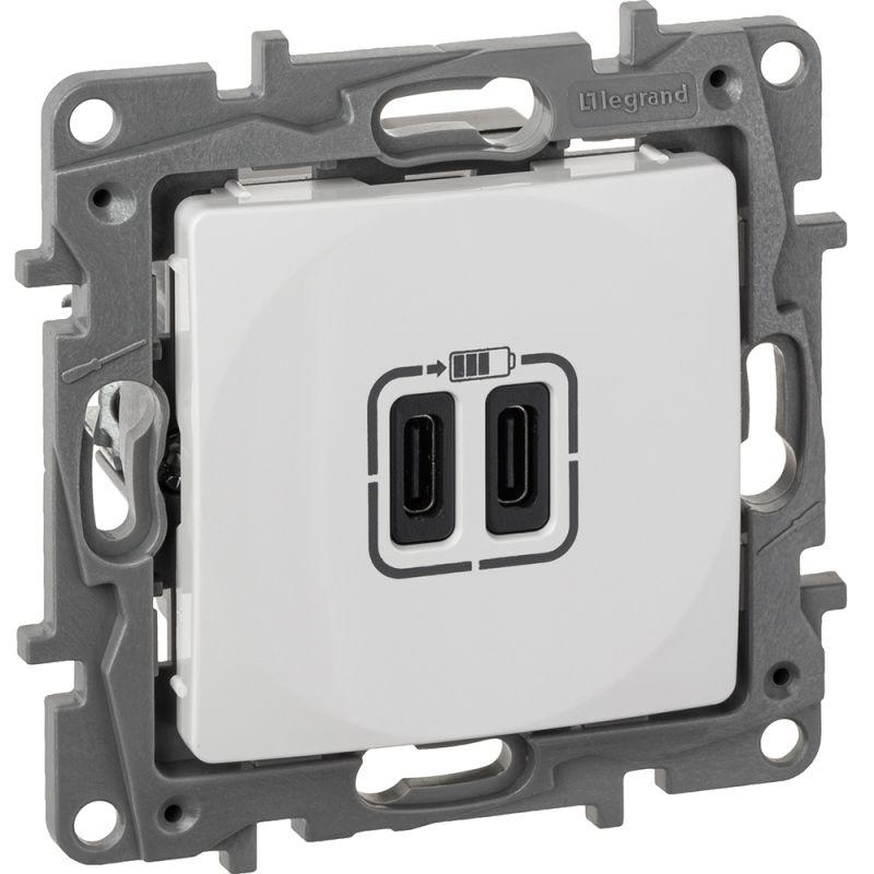 Устройство зарядное Etika с 2-мя USB разъемами C и C 240В/5В 3000мА бел. IEK 672235