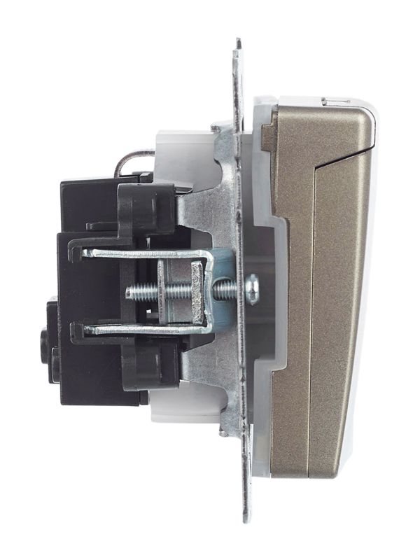 Розетка BRITE РСбш10-3-44-БрШ 16А IP44 с заземл. защ. шторки с крышкой механизм шампань IEK BR-R16-16-44-K37
