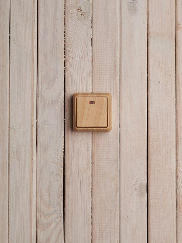 Выключатель 1-кл. ОП Октава 10А IP20 ВС20-1-1-ОС с индикацией сосна IEK EVO11-K03-10-DC