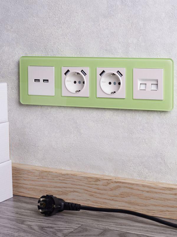 Розетка BRITE USB A+A 3.1А РЮ10-1-БрЖ механизм жемчуж. IEK BR-U21-D31-K36