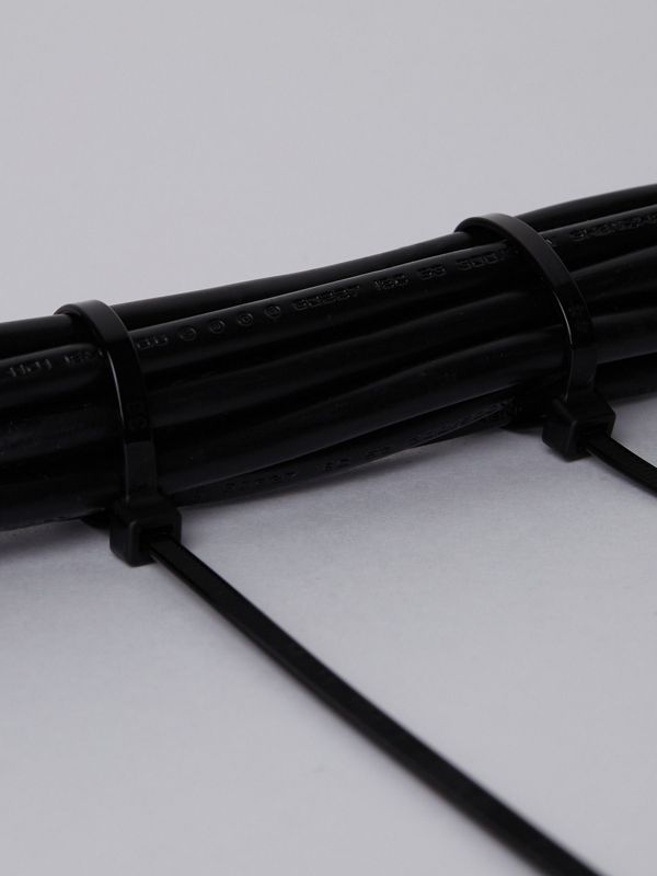 Хомут кабельный 4.8х300 нейл. черн. (уп.100шт) IEK UHH32-D048-300-100