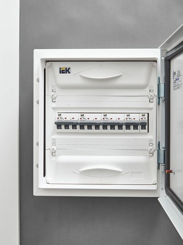 Выключатель автоматический модульный 3п C 32А M06N ARMAT IEK AR-M06N-3-C032