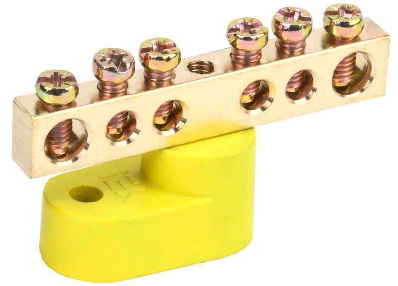 Шина PE "земля" ШНИ-6х9-6-У1-Ж на одном угловом изоляторе IEK YNN10-69-6C1-K05