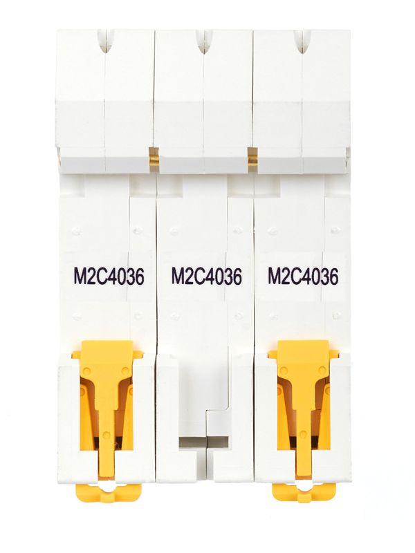 Выключатель автоматический модульный 3п C 40А M06N ARMAT IEK AR-M06N-3-C040