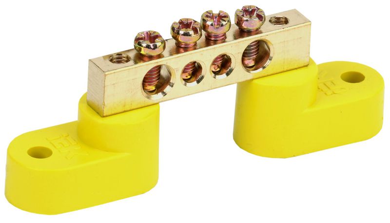 Шина PE "земля" ШНИ-6х9-4-У2-Ж на двух угловых изоляторах IEK YNN10-69-4C2-K05