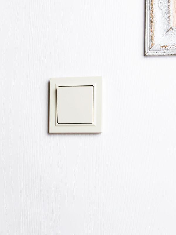 Выключатель 1-кл. СП BRITE ВС10-1-0-БрКр 10А механизм беж. IEK BR-V10-0-10-K10