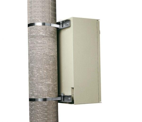 Комплект для навесного монтажа шкафа шир. 600 SchE NSYSFP600