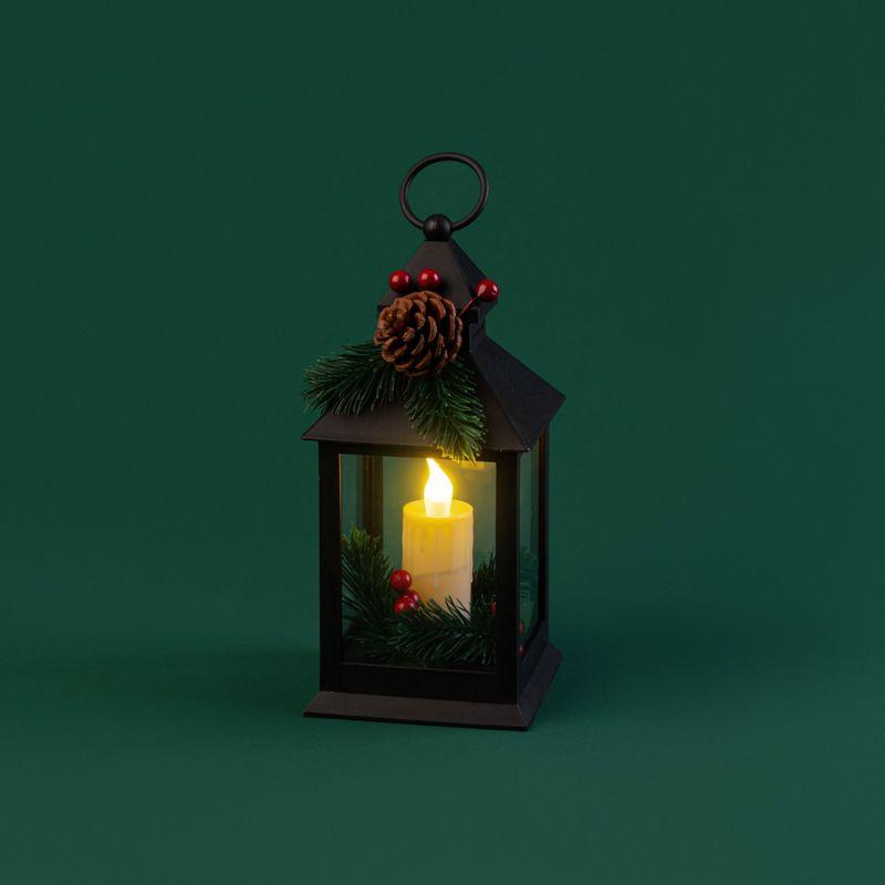 Фонарь декоративный 10.7х10.7х23.5см тепл. бел. со свечкой и шишкой корпус черн. Neon-Night 513-047