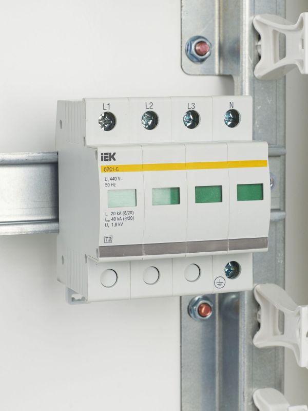 Ограничитель перенапряжения ОПС1-C 4P KARAT IEK MOP20-4-C